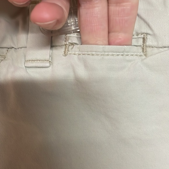 GAP size 8 Khaki Color Mid-rise Boyfriend Roll-up 8” Inseam Shorts with Pockets - Picture 3 of 10